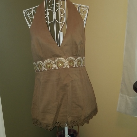 Lovely Halter Style Top - Picture 2 of 8